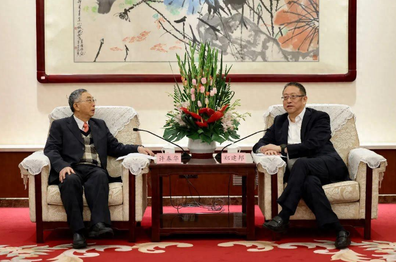 全國(guó)人大常委會(huì)副委員長(zhǎng)、民革中央主席鄭建邦會(huì)見(jiàn)臺(tái)灣奇美集團(tuán)董事長(zhǎng)許春華