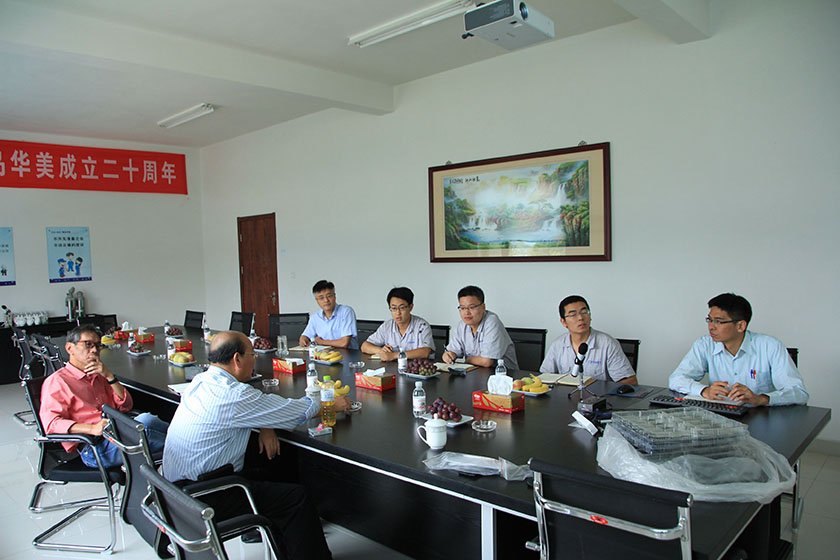 公司副董事長(zhǎng)、臺(tái)灣奇美研發(fā)總處薛東弼副總經(jīng)理做技術(shù)指導(dǎo)